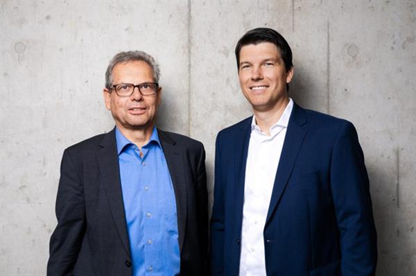 Bild: Beim Vorarlberger Oberflächentechnik-Unternehmen Collini rückte im Sommer die neue Generation auf: Peter Puschkarski folgt Johannes Collini als Vorsitzender der Geschäftsleitung nach.