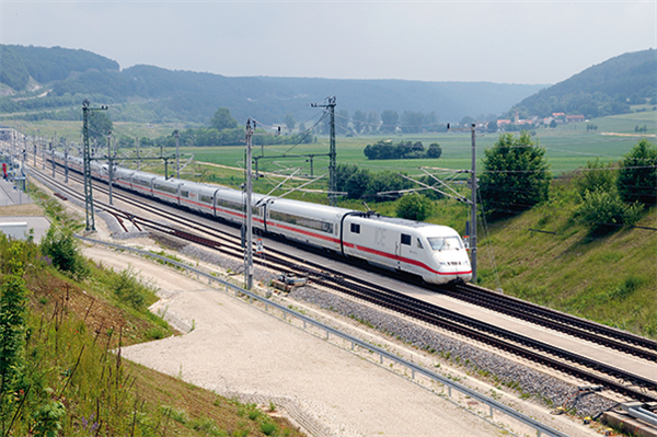 Bild: Schnellere Züge, steigende Passagierzahlen und höhere Sicherheitsanforderungen stellen Bahnbetreiber vor immer neue Herausforderungen ...