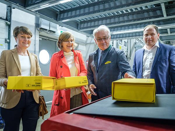 Bild: Die Post baute das Logistikzentrum in Vorarlberg um 27 Millionen Euro aus. Damit konnte die Sortierleistung gesteigert und 40 neue Arbeitsplätze geschaffen werden.