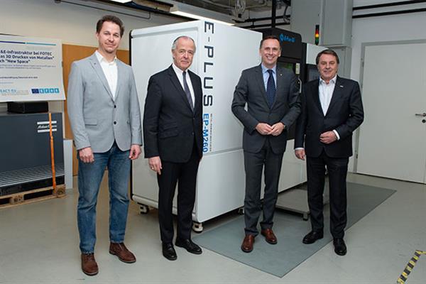 Bild: FOTEC investiert 1,2 Mio. Euro in den Standort Wiener Neustadt und bereichert die ­bestehende Infrastruktur mit einer neuen Laserstrahlschmelzanlage. Die zweite ­Anlage dieser Art ...