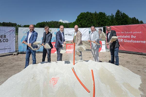 Bild: Der Glasfaserausbau im Südburgenland hat begonnen. Mit dem Spatenstich Ende Mai setzt die Österreichische Glasfaser Infrastrukturgesellschaft ein Zeichen Richtung digitaler Zukunft. 