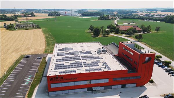 Bild: Acht PV-Anlagen in Österreich in Betrieb: Greiner setzt auf die Kraft der Sonne