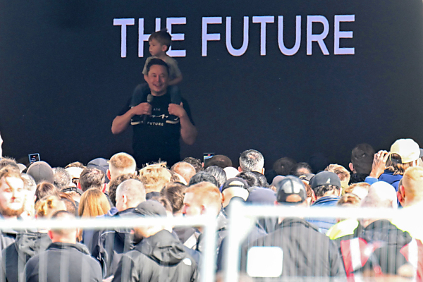 Bild: Elon Musk besucht Tesla-Werk in Deutschland