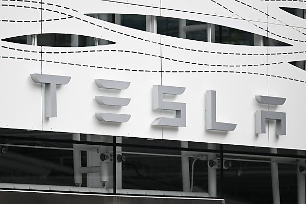 Bild: Neue Tesla-Modelle sollen trotz Umsatzrückgang früher kommen