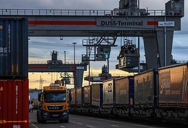 Bild: Industrieflaute - Exporte im Oktober um 2 Prozent gesunken