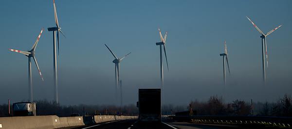 Bild: Energieagentur sieht in Windrädern Schlüssel für Klimaschutz