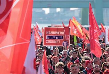 Bild: Demos in Deutschland für Erhalt von Industriearbeitsplätzen