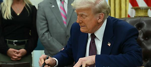 Bild: Trump signierte Dekret zur Abmilderung von Autozöllen