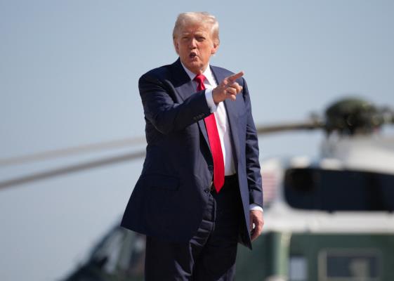 Bild: Zollstreit: Von der Leyen trifft Trump in Schottland