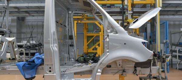 Bild: Gewerkschaft sorgt sich um Mercedes-Werk mit 1.800 Jobs