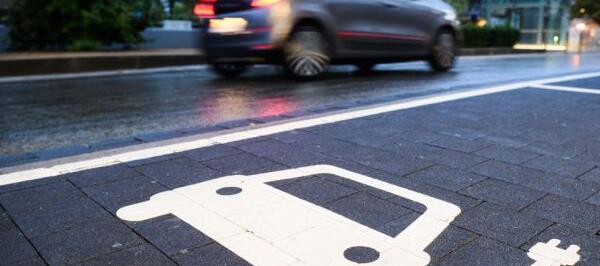 Bild: EU lockert CO2-Zielwerte für Autos