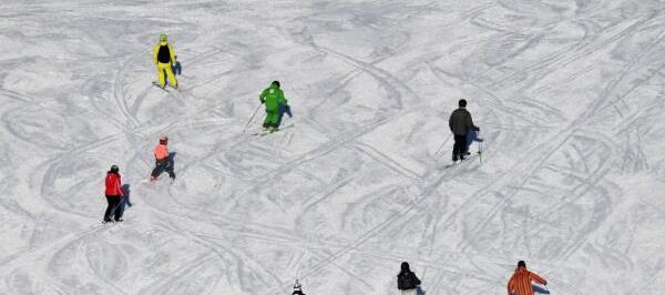 Bild: Viele Deutsche wollen heuer beim Skiurlaub sparen