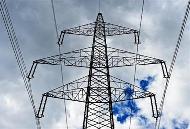 Bild: Mattle mit scharfer Kritik an steigenden Netzkosten