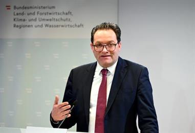 Bild: Totschnig mit Initiative für günstigere Düngemittel