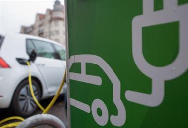 Bild: 2025 in EU mehr E-Autos und Hybride zugelassen