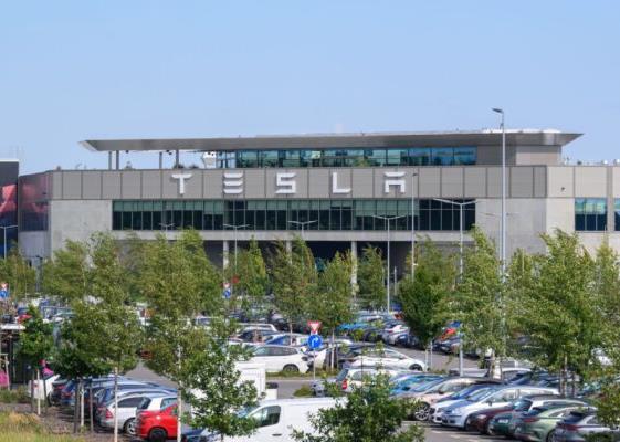 Bild: Tesla schließt erstmals ein Jahr mit Umsatzrückgang ab