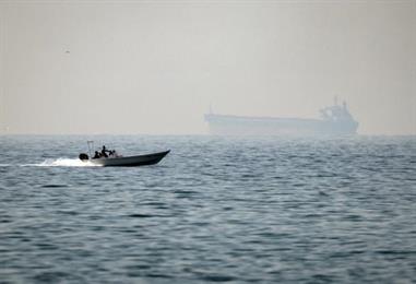 Bild: Reedereien stoppen Schiffsverkehr durch Straße von Hormuz