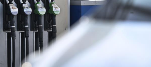 Bild: Spritpreise schnellen in die Höhe - Rufe nach Preisdeckel