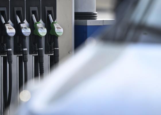 Bild: Spritpreise schnellen in die Höhe - Rufe nach Preisdeckel