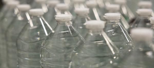 Bild: Mineralwasser-Absatz ging 2025 zurück