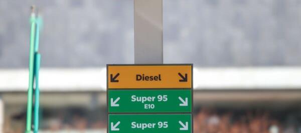 Bild: Zapfsäulen-Streit: Deutsche Regierung geht auf Konzerne los