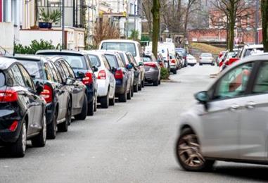 Bild: Marterbauer besteht beim Sprit auf budgetneutrale Lösung