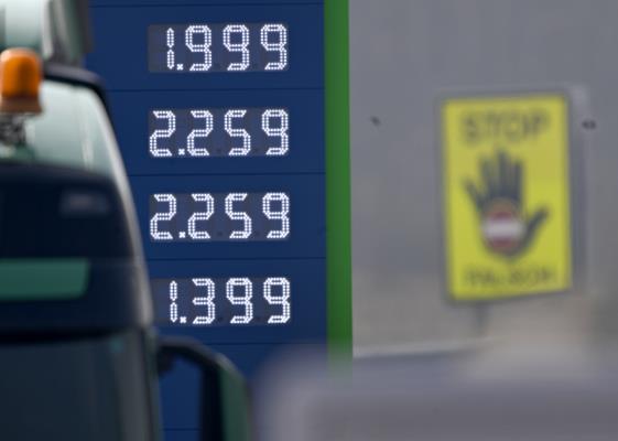 Bild: Großteil der Tankstellen hob Diesel auf über zwei Euro an