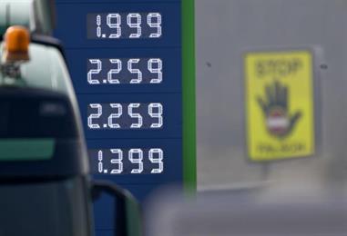 Bild: Großteil der Tankstellen hob Diesel auf über zwei Euro an