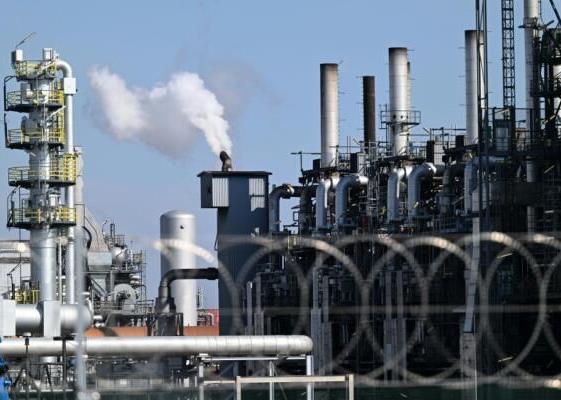 Bild: Spritpreise - 325.000 Tonnen aus Rohölreserve freigegeben