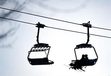 Bild: Skigebiete in NÖ freuen sich über späten Wintereinbruch