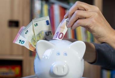 Bild: Sinkende Einkommen drücken Sparverhalten der Haushalte