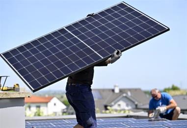 Bild: Ohne Strom aus Sonne und Wind wären Preise laut Studie höher