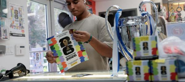 Bild: Volles Panini-Album kostet ohne Tauschen 1.500 Euro