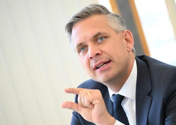 Bild: Hattmannsdorfer will mehr Unternehmer mit Rot-Weiß-Rot-Karte