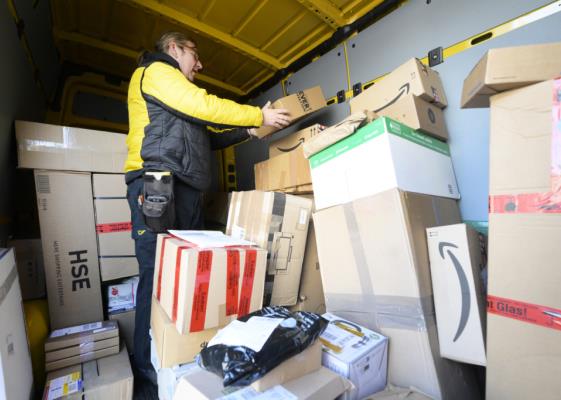 Bild: Onlinehändler erwarten geringes Umsatzplus wegen Paketsteuer