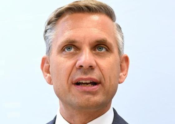 Bild: Wirtschaftsminister: Versorgung mit Gas und Sprit stabil