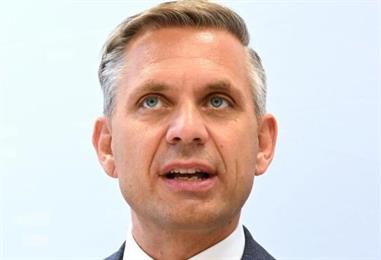 Bild: Wirtschaftsminister: Versorgung mit Gas und Sprit stabil