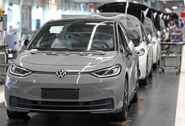 Bild: Neuwagenverkäufe heuer deutlich beschleunigt