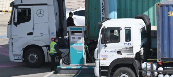 Bild: Ölpreise sinken nach Bemühungen um Waffenruhe im Iran leicht