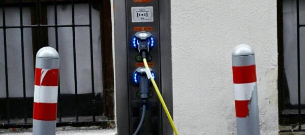 Bild: ÖAMTC kritisiert Tarif-Dschungel beim Laden von E-Autos