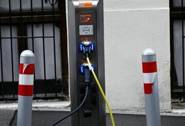 Bild: ÖAMTC kritisiert Tarif-Dschungel beim Laden von E-Autos