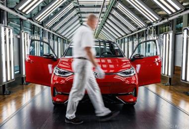 Bild: Volkswagen stellt Weichen für historischen Konzernumbau