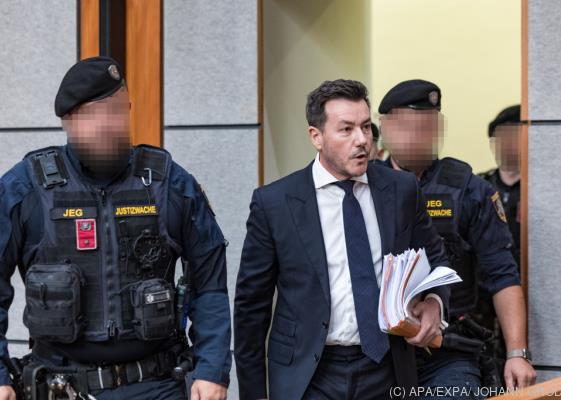 Bild: Erneuter Prozess gegen Benko in Innsbruck begonnen