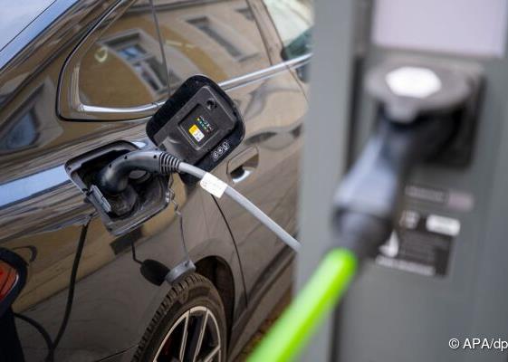 Bild: Pkw-Neuzulassungen: Mehr E-Autos als Diesel und Benziner