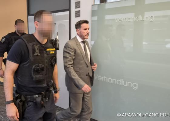 Bild: Signa-Gründer René Benko bekommt Fußfessel