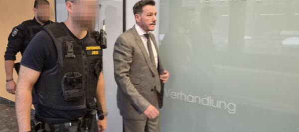 Bild: Benko bekommt Fußfessel, WKStA legt Beschwerde ein