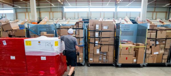 Bild: Kritik an Paketsteuer hält an - Paketmenge stark rückläufig