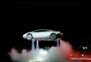 Bild: Fliegender Tesla-Roadster - 