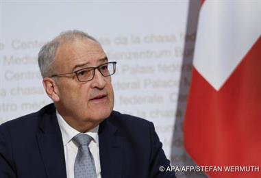 Bild: Xi und Parmelin unterzeichnen Freihandelsabkommen